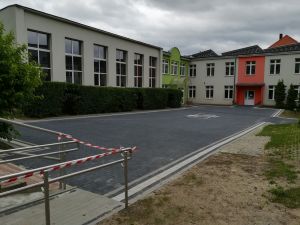 Miniatura zdjęcia: Nowy dziedziniec szkolny